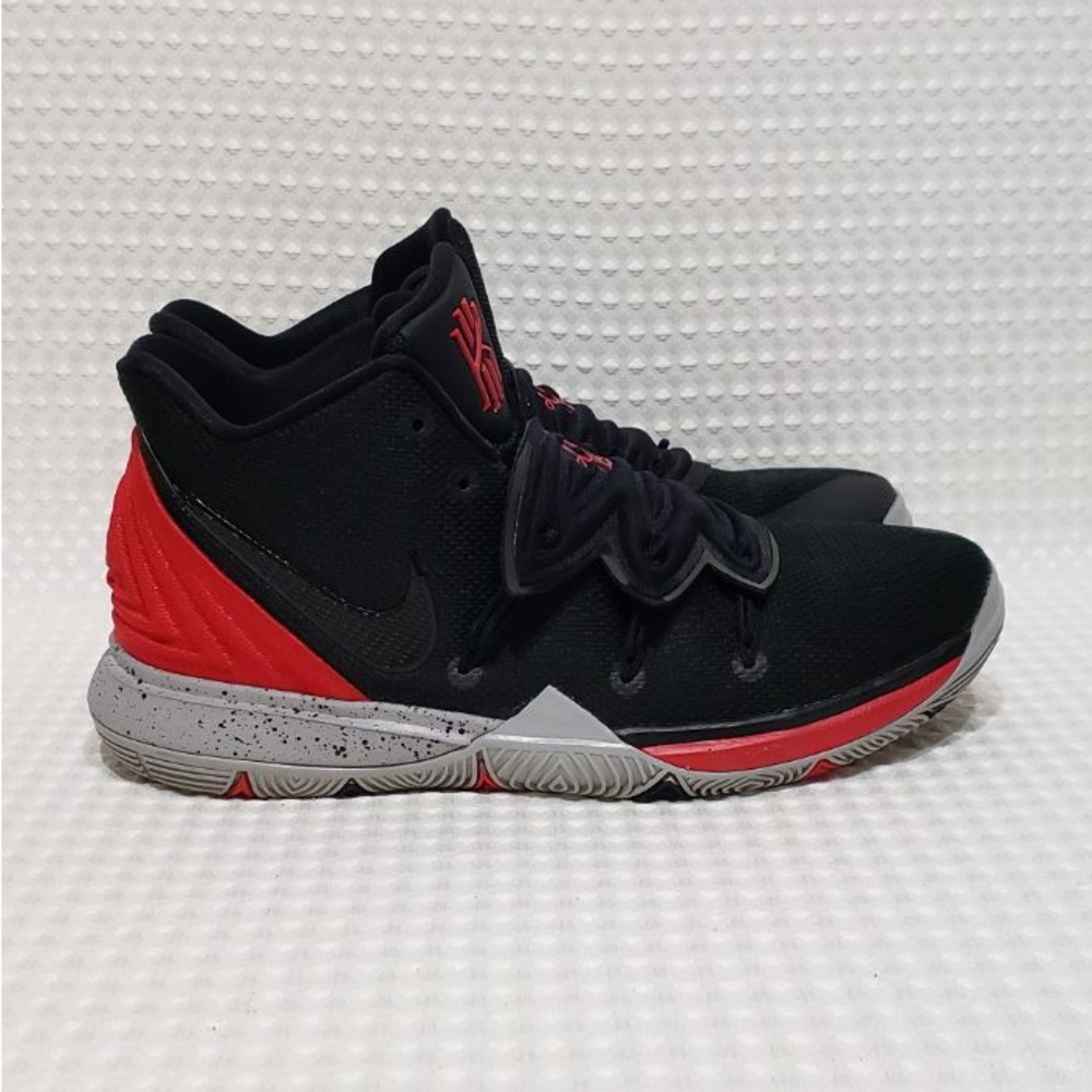 Kyrie 5 ‘Black/University Red’
